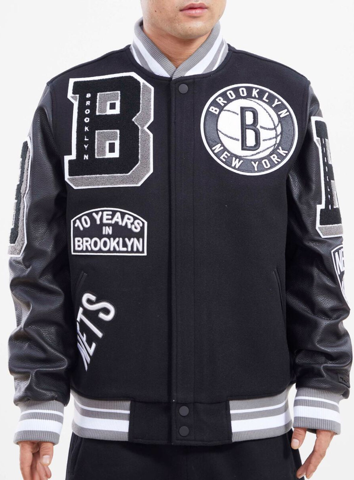 Women's Starter Black/White Brooklyn Nets Split Colorblock Satin Full-Snap Varsity Jacket Size: Extra Large